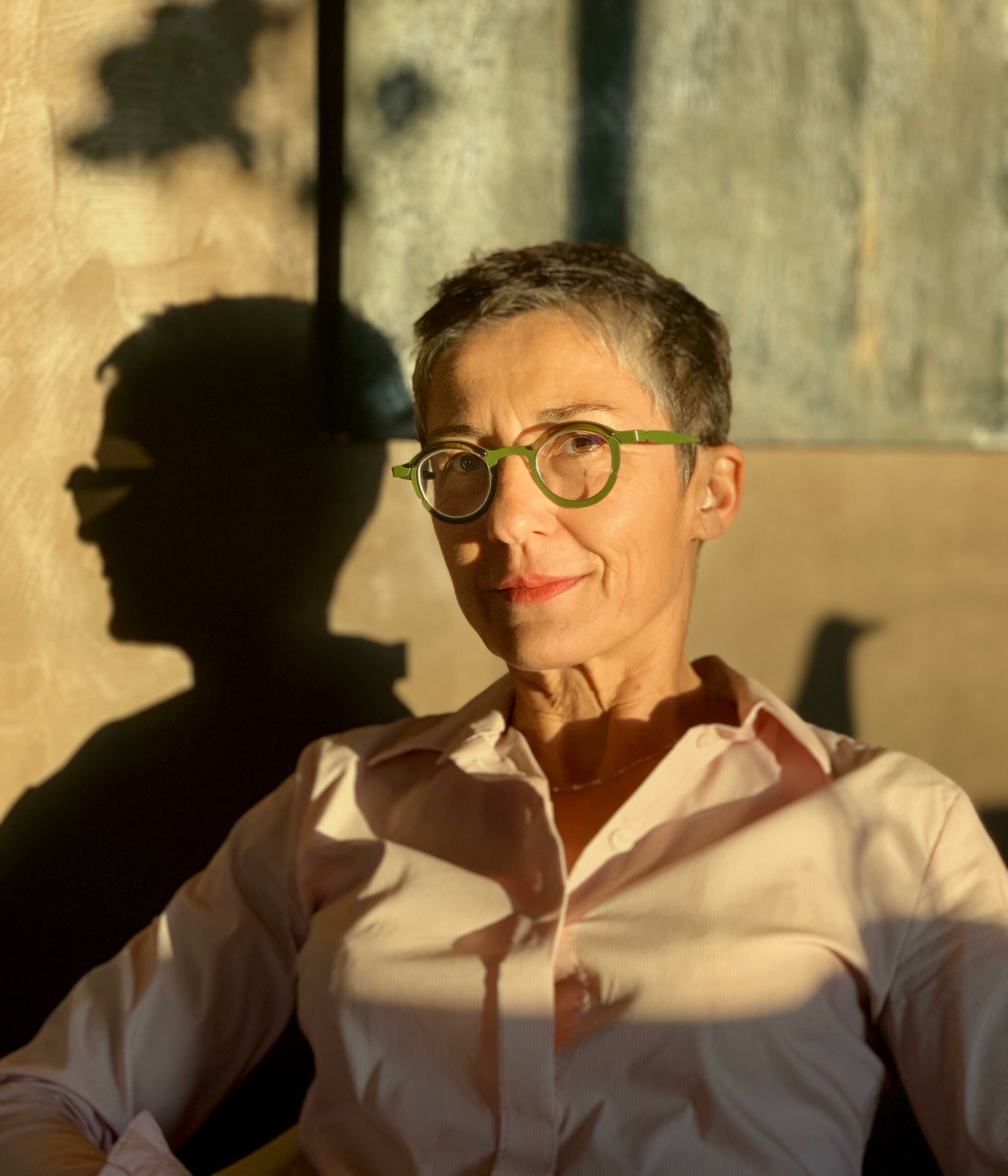 Véronique Villeneuve fondatrice de Bleu Béton, décoration d'intérieur, aménagement, béton ciré et tadelakt